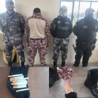 El hombre fue detenido con tabacos en sus medias.