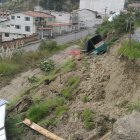 El aguacero, que duró cerca tres horas en Loja, provocó que un muro de contención se venga a bajo.