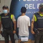 El chico fue sorprendido por policías, quienes lo vieron con una actitud sospechosa y evasiva.