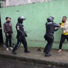 Durante el procedimiento hubo agresiones entre los dueños de los talleres y la Policía. Esto ocurrió en el sector de Guajaló.