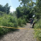 El joven fue encontrado semisumergido en el agua.