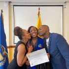 Mell Reasco fue felicitada por sus padres, Germania González y Néicer Reasco, tras culminar sus estudios.