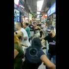 La 'otra' terminó semidesnuda por el ataque.