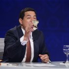 Esta foto de Andrés Arauz ya es sticker en algunos grupos de Whatsapp.