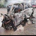 Este es estado en que quedó el vehículo que se incendió tras el choque.