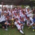 El equipo de Atlético Guayaquil festejando a lo grande el campeonato.