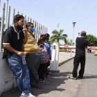 Familiares llegaron hasta el Laboratorio de Criminalística para retirar el cuerpo de su ser querido.
Guayaquil-Ecuador
Agencia (ag-expreso)