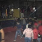 En el lugar había personas sin mascarilla.