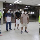 Uno de los detenidos registra antecedentes penales por robo. Los tres implicados fueron capturados en el suburbio.