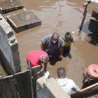 Los vecinos se unieron para limpiar los escombros y el lodo de los sembríos y viviendas.