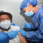 Actualmente, el país está en la Fase 1 de la vacunación, en la que se inmunizará a adultos mayores, personal médico, fuerzas armadas, bomberos, entre otros.