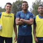 Luis Fernando León (i) espera seguir siendo llamado a la Tri.