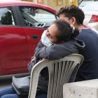 Ante el dolor por el crimen de su hijo, Sonia Guerrero es consolada por sus familiares