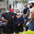 Allegados del taxista acudieron al laboratorio de Criminalística, en el suroeste de la urbe.