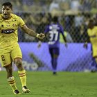 El zaguero Mario Pineida ocuparía el espacio que deja Pedro Pablo Velasco.