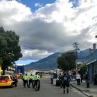 Un agente cayó al piso y recibió un golpe durante la pelea con el conductor.