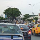 Hay tráfico en diferentes sectores de Guayaquil.