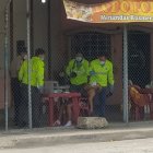 Policía llegó al lugar donde fue asesinada Rosa Idrovo Erazo para recabar indicios.