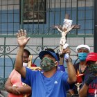 Referencial. En 2020, por la pandemia los ecuatorianos celebraron los rituales religiosos vía telemática.