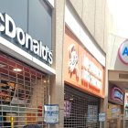 Hecho. Catorce locales componen el patio de comidas del centro comercial Mall del Sur.