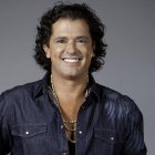 El papá del cantante fue un prestigioso médico especialista en otorrinolaringología, que era muy apreciado en la región por su carisma y que fue “clave en el