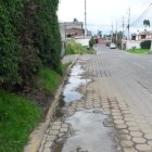 Vecinos de Cumbayá están preocupados por la fuga de agua.