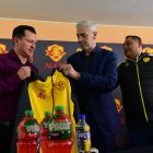 Hugo Castañeira (c) fue gerente deportivo del Papá durante tres años. También formó parte del directorio de la LigaPro.