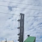 La máquina topa las líneas de transmisión y eso provocó la interrupción.