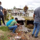 En el espacio violentado extrajeron los restos y dejaron el ataúd.