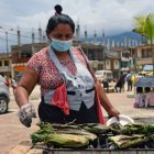 Amada Antuash ofrece ayampacos asados.