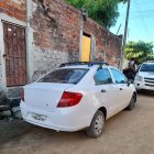 Uno de los autos recuperados estaba en poder de tres personas que lograron huir de la ley.