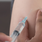 La vacunación preferencial en México es para los adultos mayores.