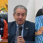 Catalina Andramuño (i), Juan Carlos Zevallos (c) y Carlos Salinas (d).