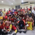 La celebración de los jugadores y el cuerpo técnico del Papá tras clasificar a la fase de grupos de la Copa Sudamericana.