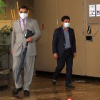 El alcalde se ha acercado a rendir versiones en Fiscalía por el delito que se le imputa.