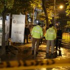 Los cadáveres fueron embarcados en el carro de Medicina Legal y llevados al Laboratorio de Criminalística.