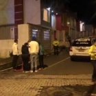 Agentes policiales realizaron la inspección en el sitio y los vecinos alarmados.