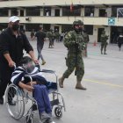 El hombre nunca se separó de su pareja. La travesía les ayudó a recordar buenos momentos.
