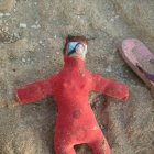 Por el color usado en el muñeco se cree que era un trabajo sentimental.