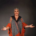 La cantante se cansó de pintarse el pelo y decidió dejarlo con su color natural.