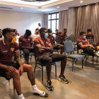 La delegación de Barcelona en Sao Paolo, Brasil cuando esperaban hacerse la prueba de Covid 19.