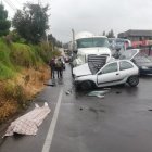 Una víctima dejó el impacto entre un auto y un camión mezclador.
