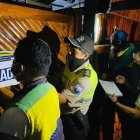 El local fue clausurado el sábado pasado, pero eso no impidió que la pachanga continúe.