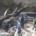 Los comuneros recorrieron la zona donde ocurrió la desgracia para buscar a una de las víctimas.