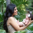 La actriz de 28 años presenta por primera vez a su hija