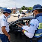Luis Lalama, director de control de la Autoridad de Tránsito Municipal (ATM) manifestó que en la avenida Juan Tanca Marengo (norte) hasta las 09:00 de hoy sábado 24 de abril, se retuvo a ocho vehículos, cuyos conductores no cumplieron con la disposición del COE.