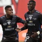 Stiven Plaza (d) regresó a inicios de la temporada 2021 a Independiente del Valle, pero no ha podido debutar.