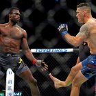 El luchador norteamericano Chris Weidman (d) sufrió una fractura, tras impactar con la rodilla de Uriah Hall.