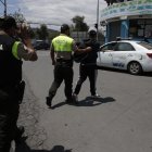 Mientras controlaban el toque de queda, los  policías se encontraron con dos sujetos quienes pretendían robar motos con un aparato.