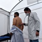 Cada médico ha llegado a atender a por lo menos 30 pacientes con síntomas respiratorios en un lapso de siete horas.